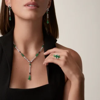 En Equilibre Earrings, Emerald, Paved