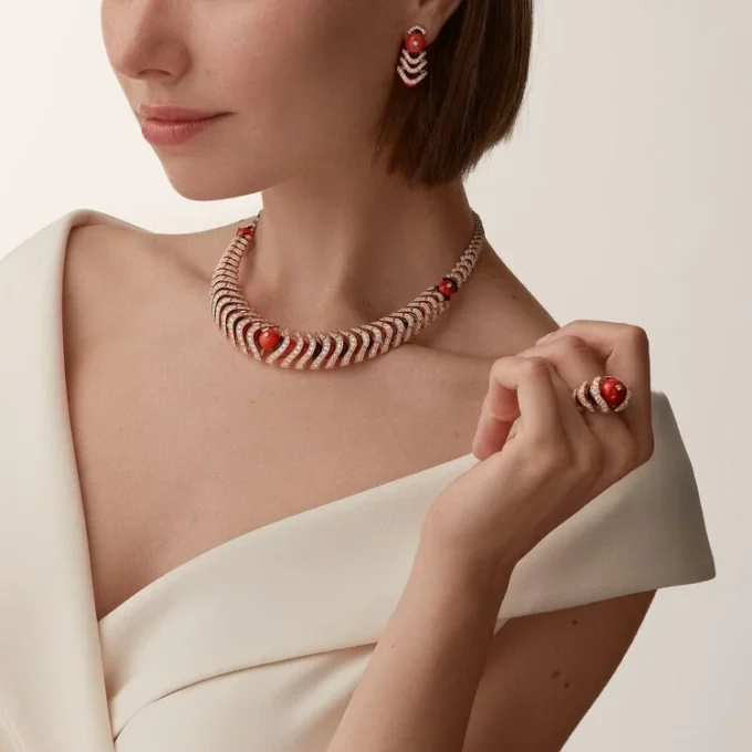 Geometrie & Contrastes Necklace, Coral, Paved