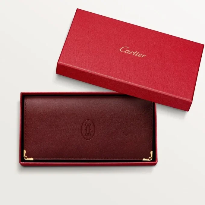 International Wallet with Gussets, Must De Cartier – Burgundy Calfskin, Golden Finish – Cartier International Wallet with Gussets, Must De Cartier – Burgundy Calfskin, Golden Finish – Cartier