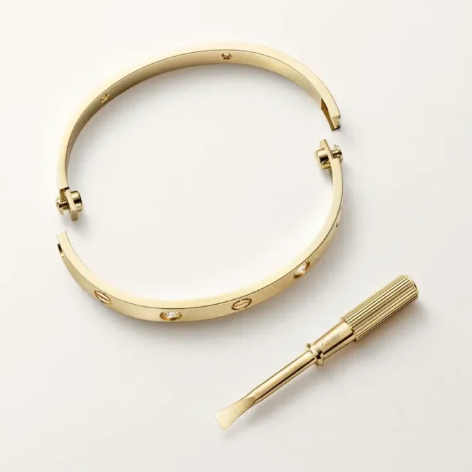 Love Bracelet, Classic Model, 4 Diamonds Love Bracelet, Classic Model, 4 Diamonds