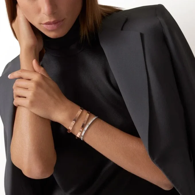Love Bracelet, Classic Model, 4 Diamonds Love Bracelet, Classic Model, 4 Diamonds