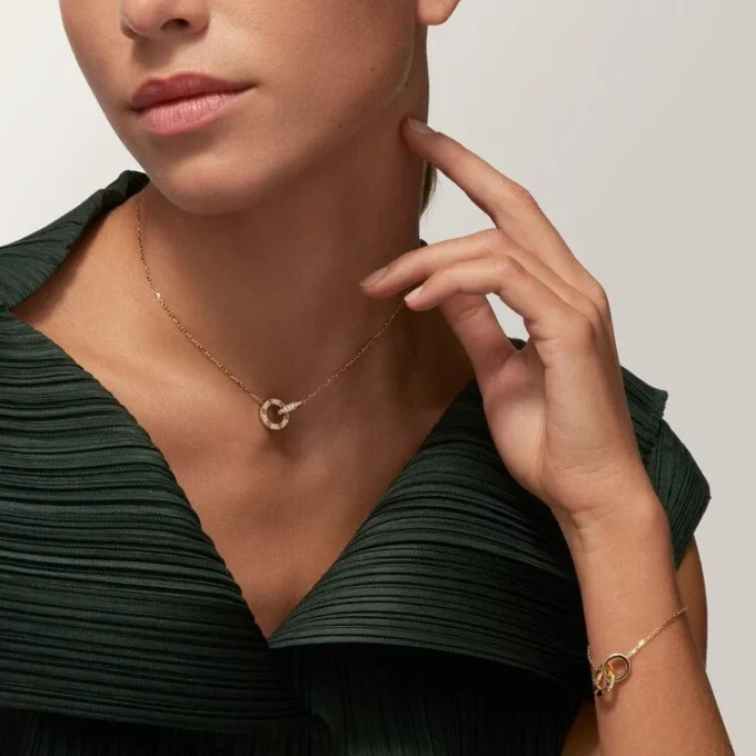 Love Pendant, Paved
