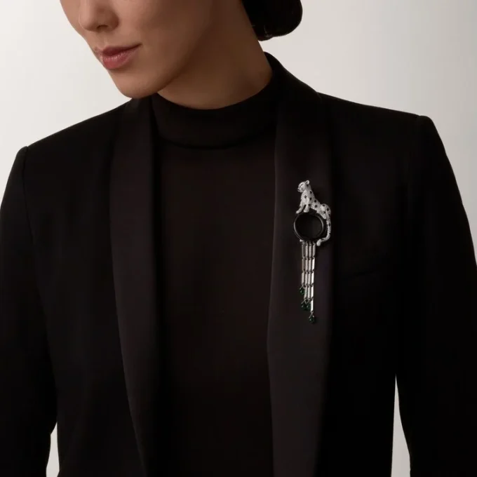 Panthere De Cartier Brooch – White Gold, Emeralds, Onyx, Diamonds – Cartier Panthere De Cartier Brooch – White Gold, Emeralds, Onyx, Diamonds – Cartier