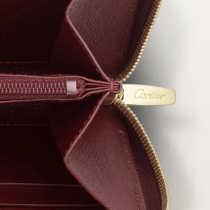 Zipped International Wallet, Must De Cartier – Burgundy Calfskin, Golden Finish – Cartier Zipped International Wallet, Must De Cartier – Burgundy Calfskin, Golden Finish – Cartier
