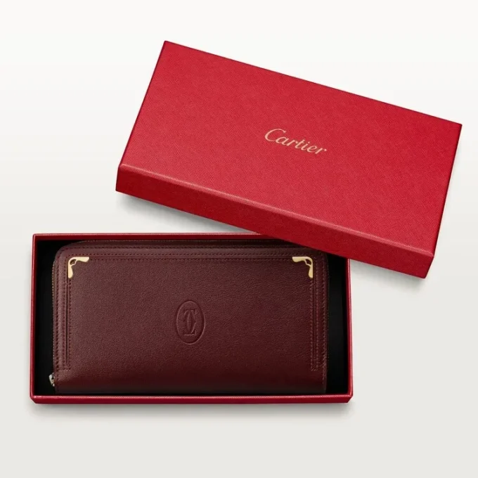 Zipped International Wallet, Must De Cartier – Burgundy Calfskin, Golden Finish – Cartier Zipped International Wallet, Must De Cartier – Burgundy Calfskin, Golden Finish – Cartier